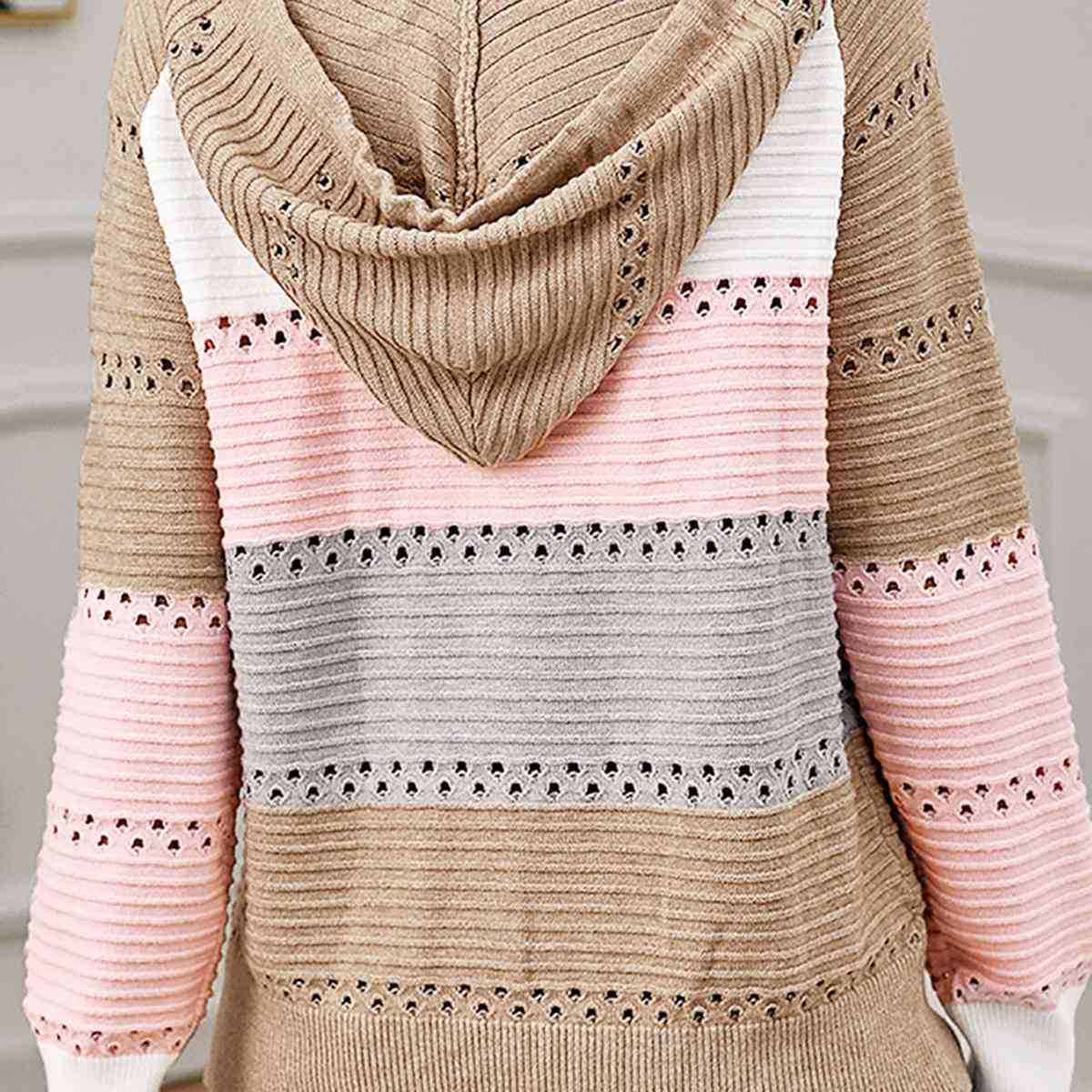 Pull à capuche avec cordon de serrage et blocs de couleurs