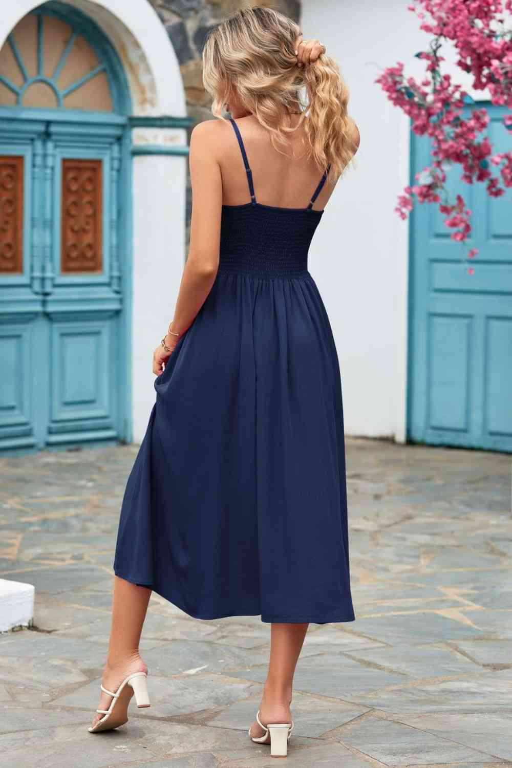 Robe midi smockée à bretelles fines