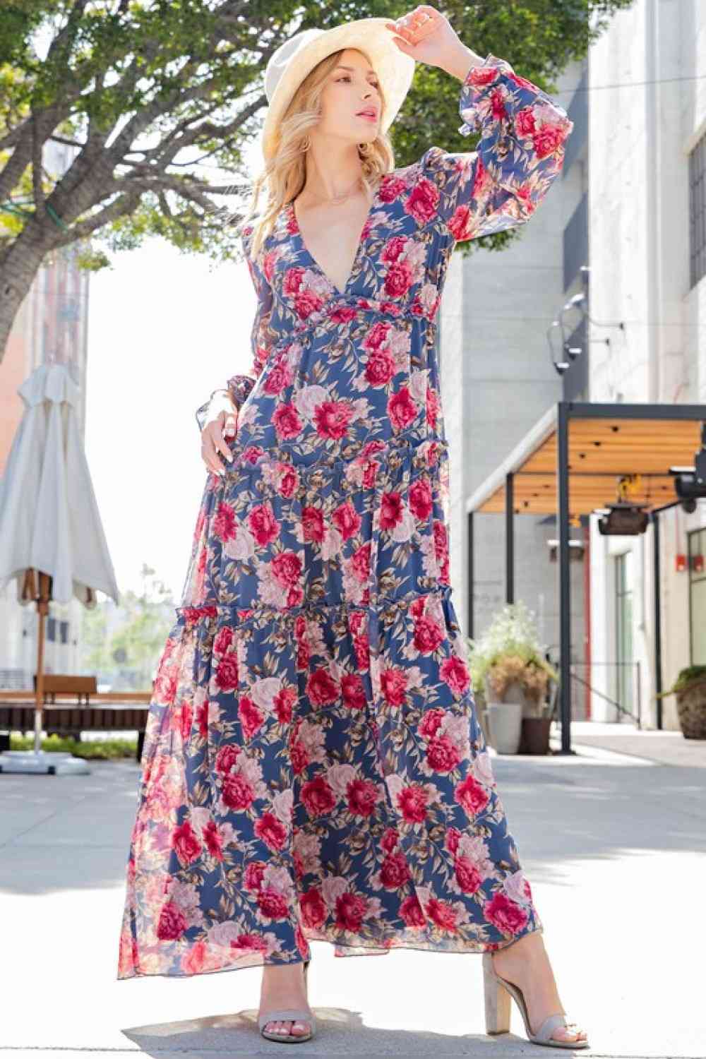 ee:some - Robe longue en V profond Trill à volants et fleurs