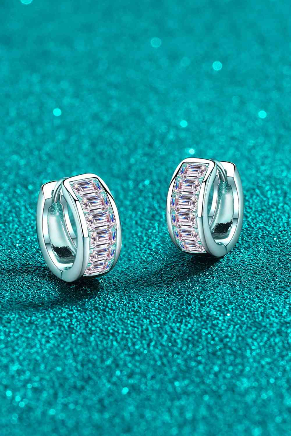 Boucles d'oreilles Huggie en argent sterling 925 moissanite 1,8 carat