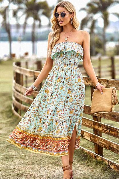 Vestido midi bohemio sin tirantes con abertura