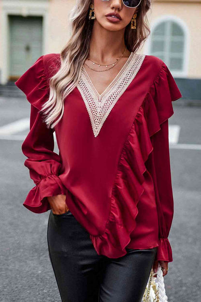 Blusa con cuello en V y manga con volante