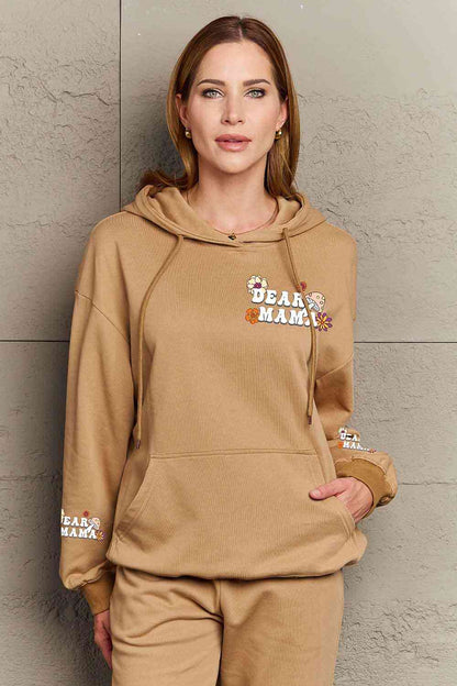 Sudadera con capucha y estampado de flores de tamaño completo DEAR MAMA de Simply Love Simply Love