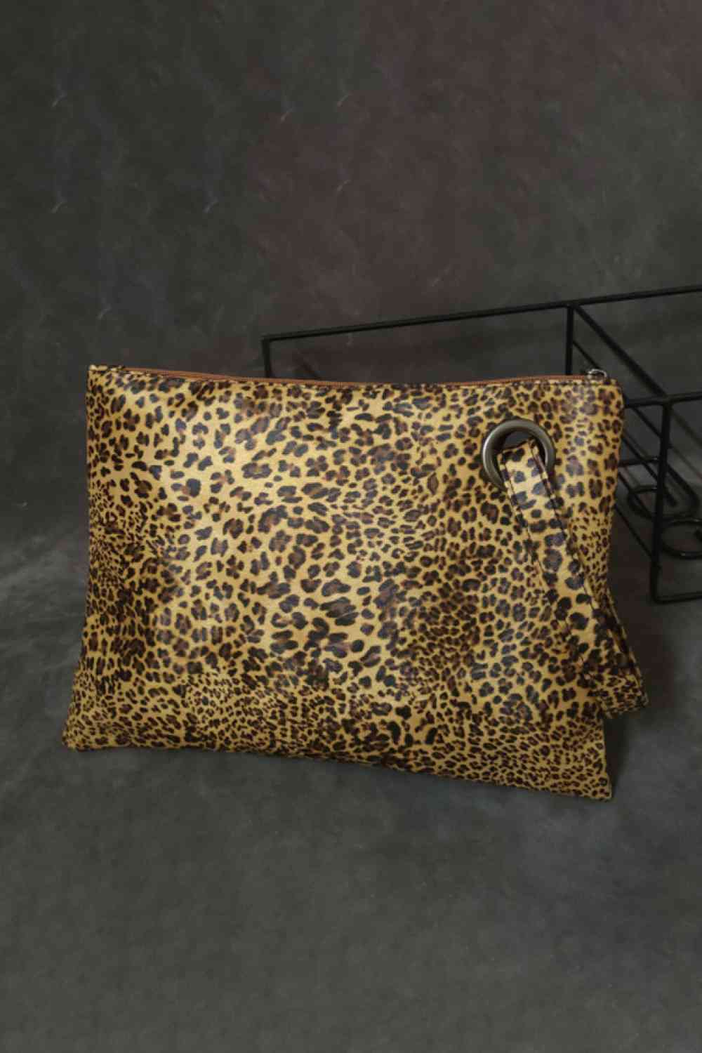 Clutch de piel sintética con estampado de leopardo