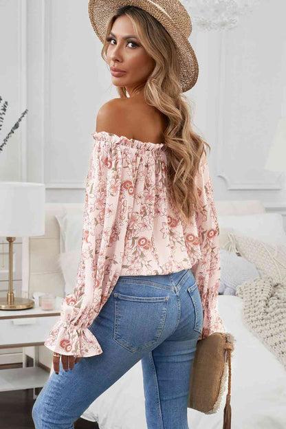 Blouse florale à épaules dénudées et à volants