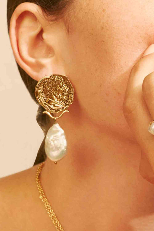 Boucles d'oreilles pendantes avec perles plaquées or