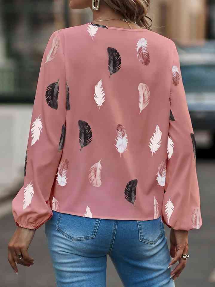 Blusa estampada de manga larga con cuello con muescas