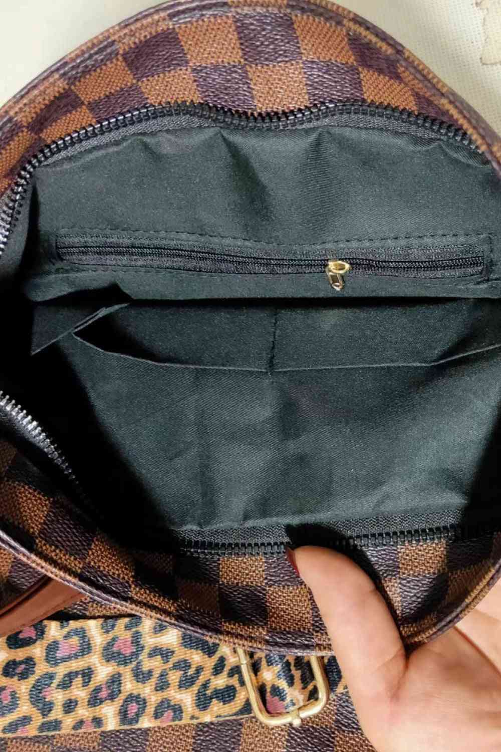 Sac à bandoulière en cuir PU adoré avec pompon