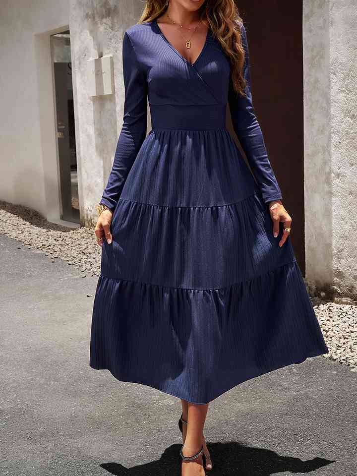 Robe midi à col surplis, manches longues, taille smockée