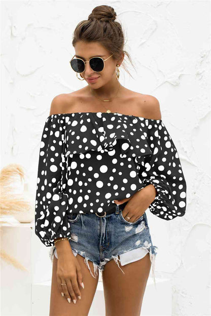 Blusa a capas con hombros descubiertos y lunares