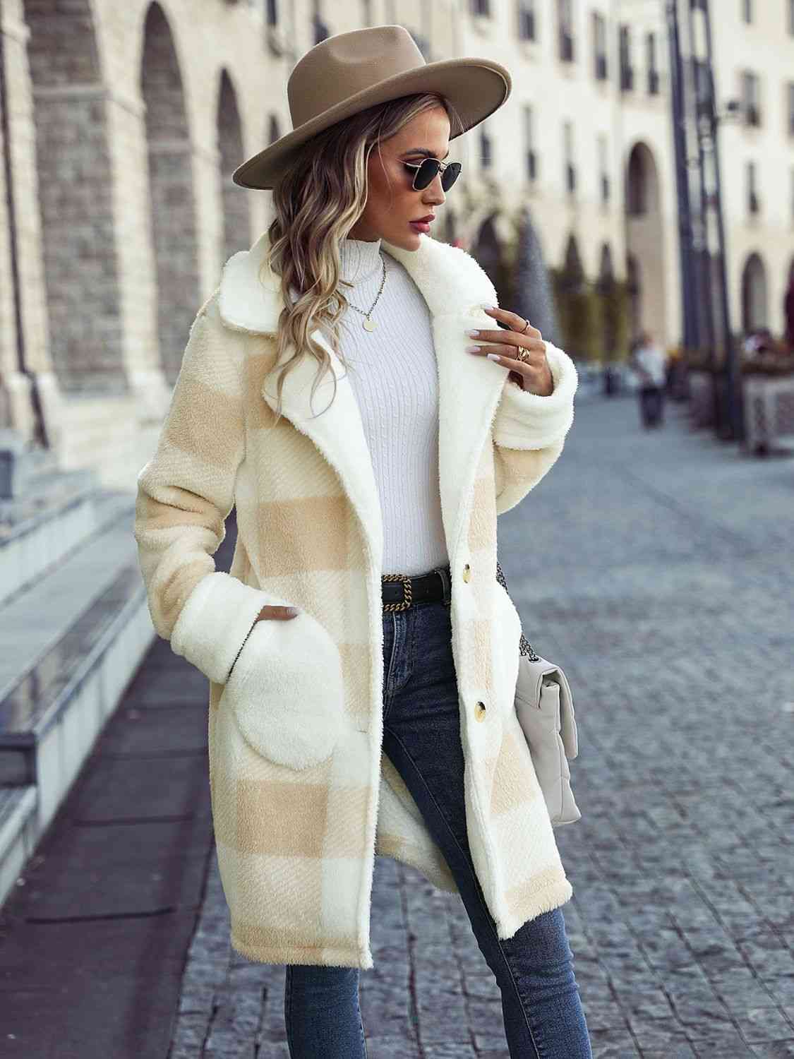 Manteau boutonné à carreaux avec poches