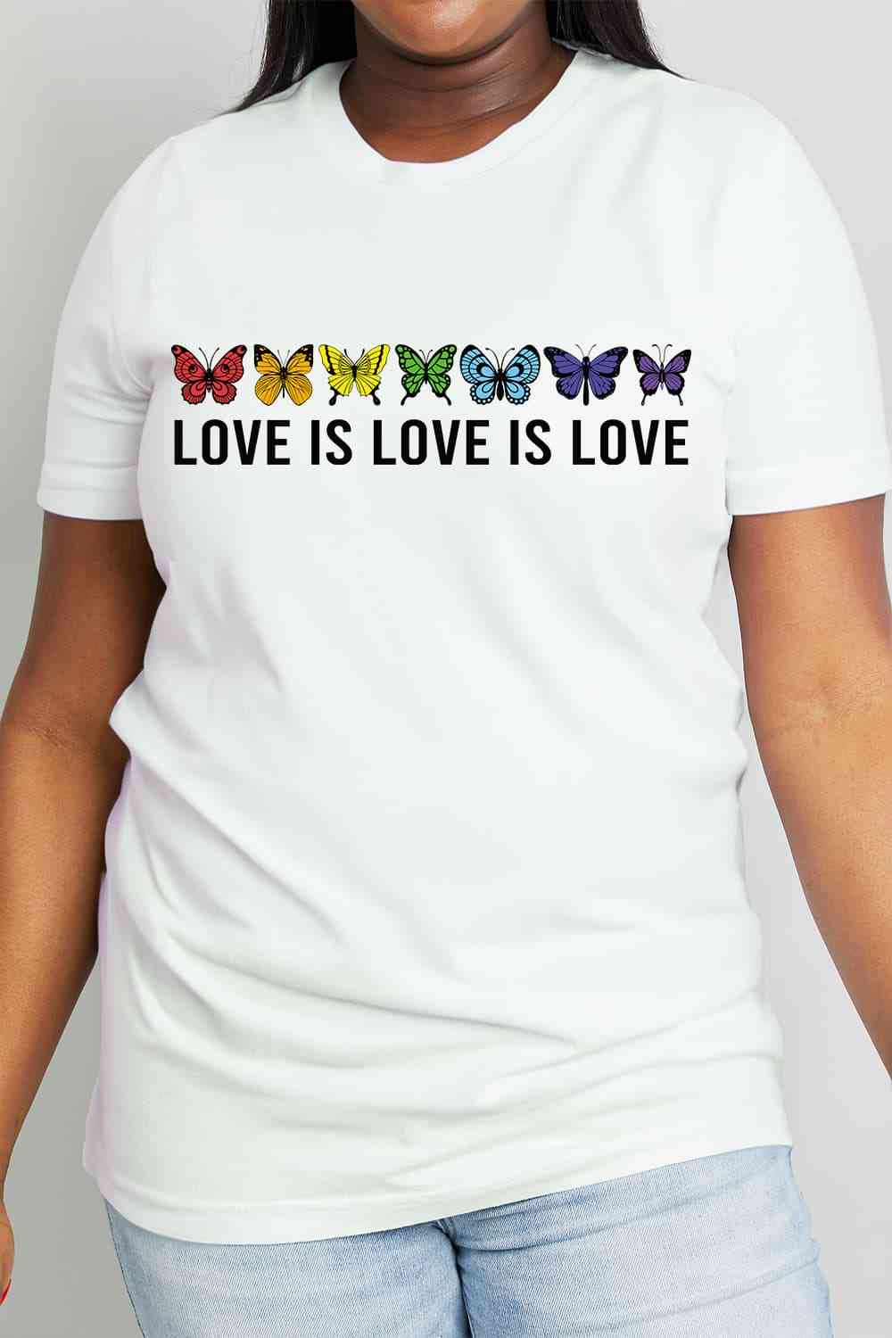 Camiseta de algodón con gráfico de tamaño completo LOVE IS LOVE IS LOVE de Simply Love