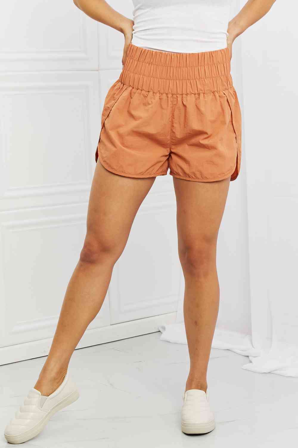 Zenana Cross Country Short de course taille smockée pleine taille