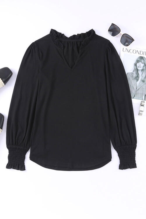 Blusa de manga larga con diseño fruncido y cuello con muescas y volantes