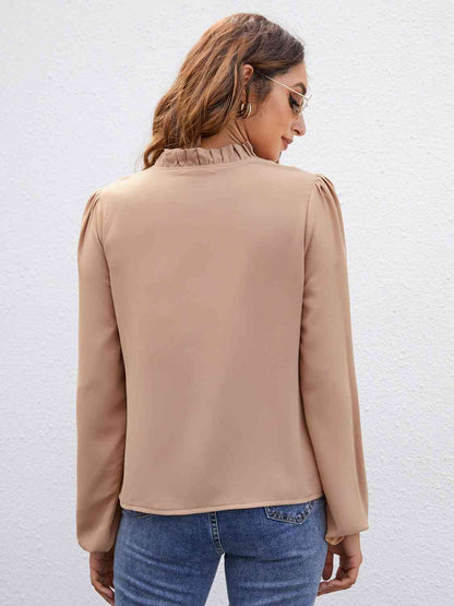 Blouse à manches bouffantes et col noué