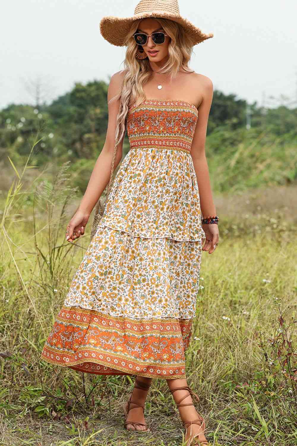 Vestido midi con volantes y tirantes bohemios