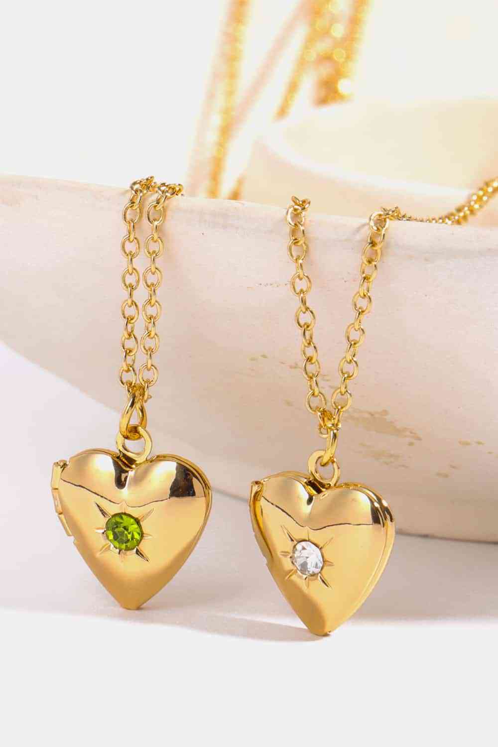 Collar con colgante chapado en oro de 14 quilates con forma de corazón y circón