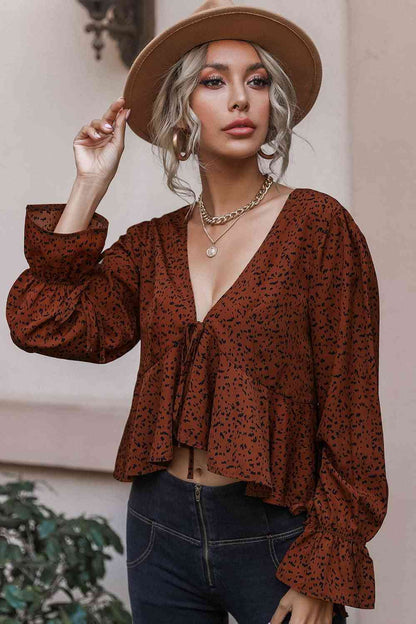 Blusa corta de manga larga con cuello en V