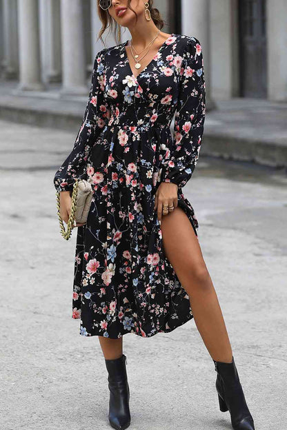 Vestido floral de manga larga con cuello sobrepelliz