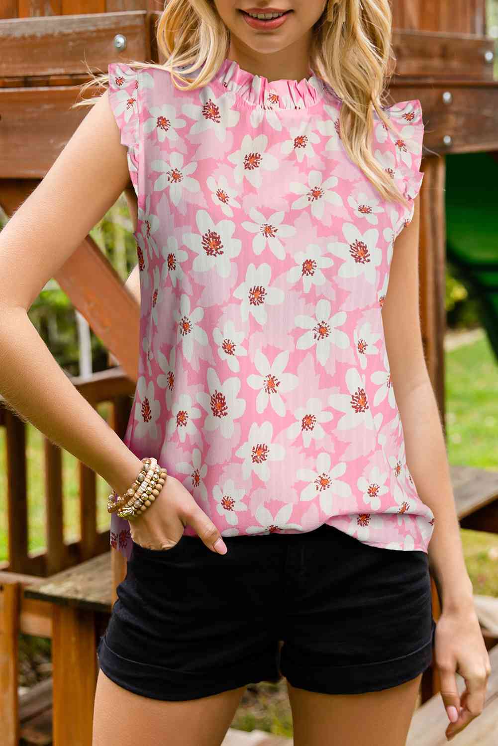 Top floral con manga de mariposa y cuello con volantes