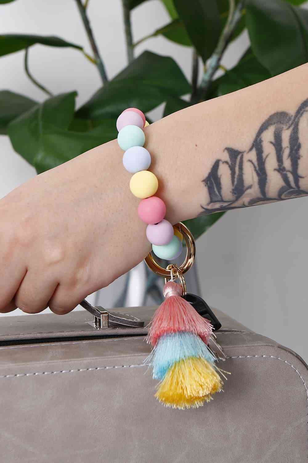 Llavero de pulsera con cuentas de gel de sílice con borlas en capas