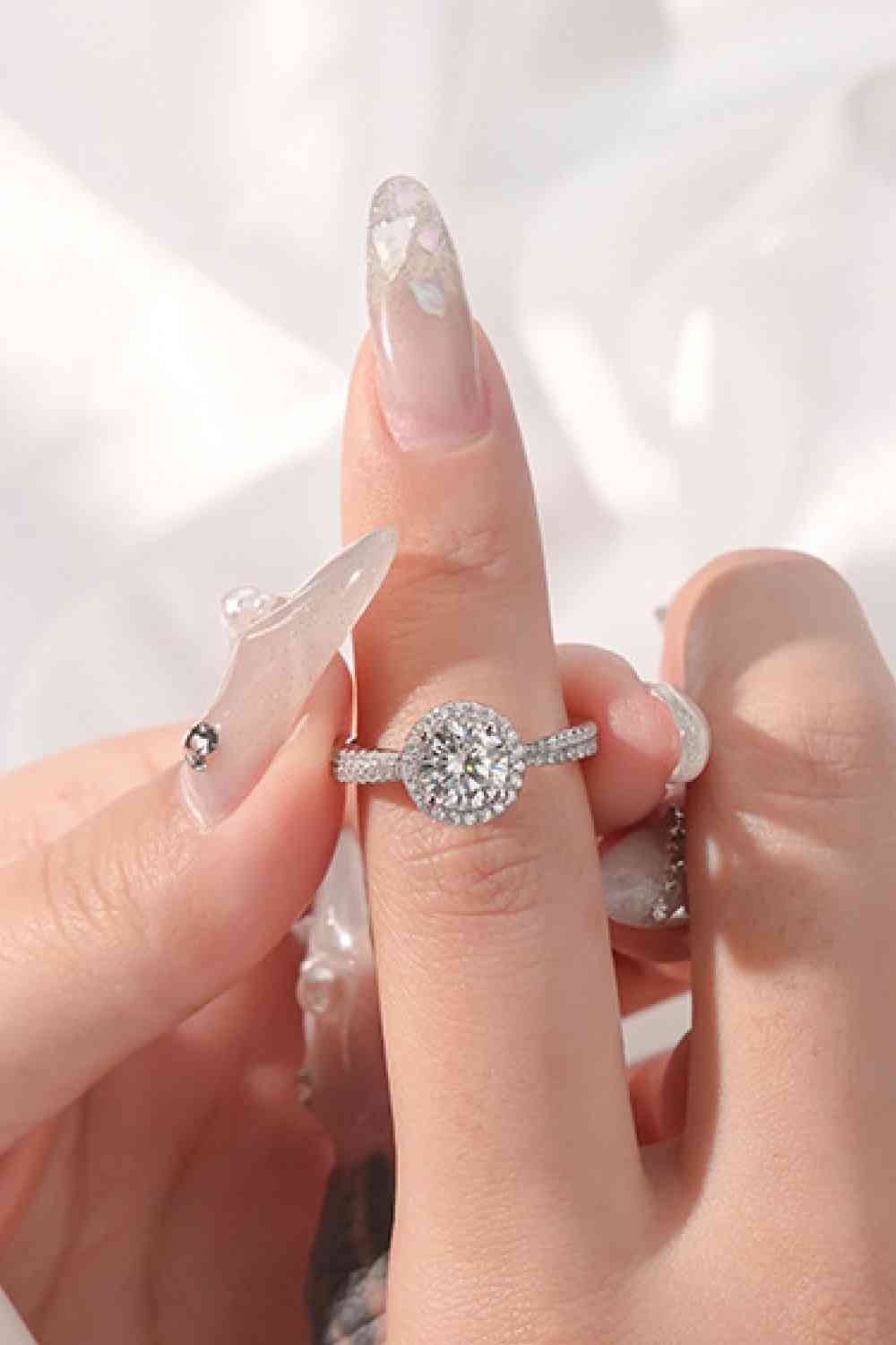 Bague de forme ronde moissanite 1 carat