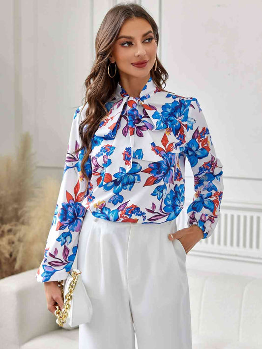 Blusa floral de manga larga con cuello anudado