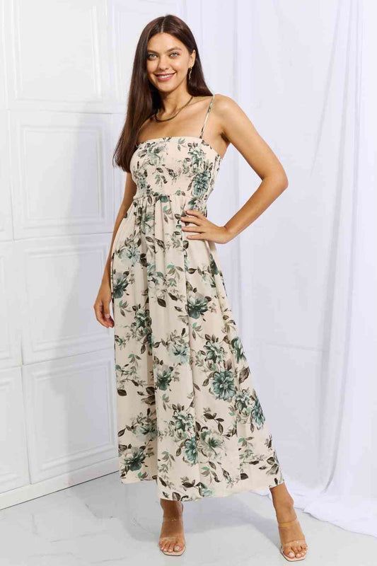 Vestido largo floral sin mangas Hold Me Tight de OneTheLand en color salvia