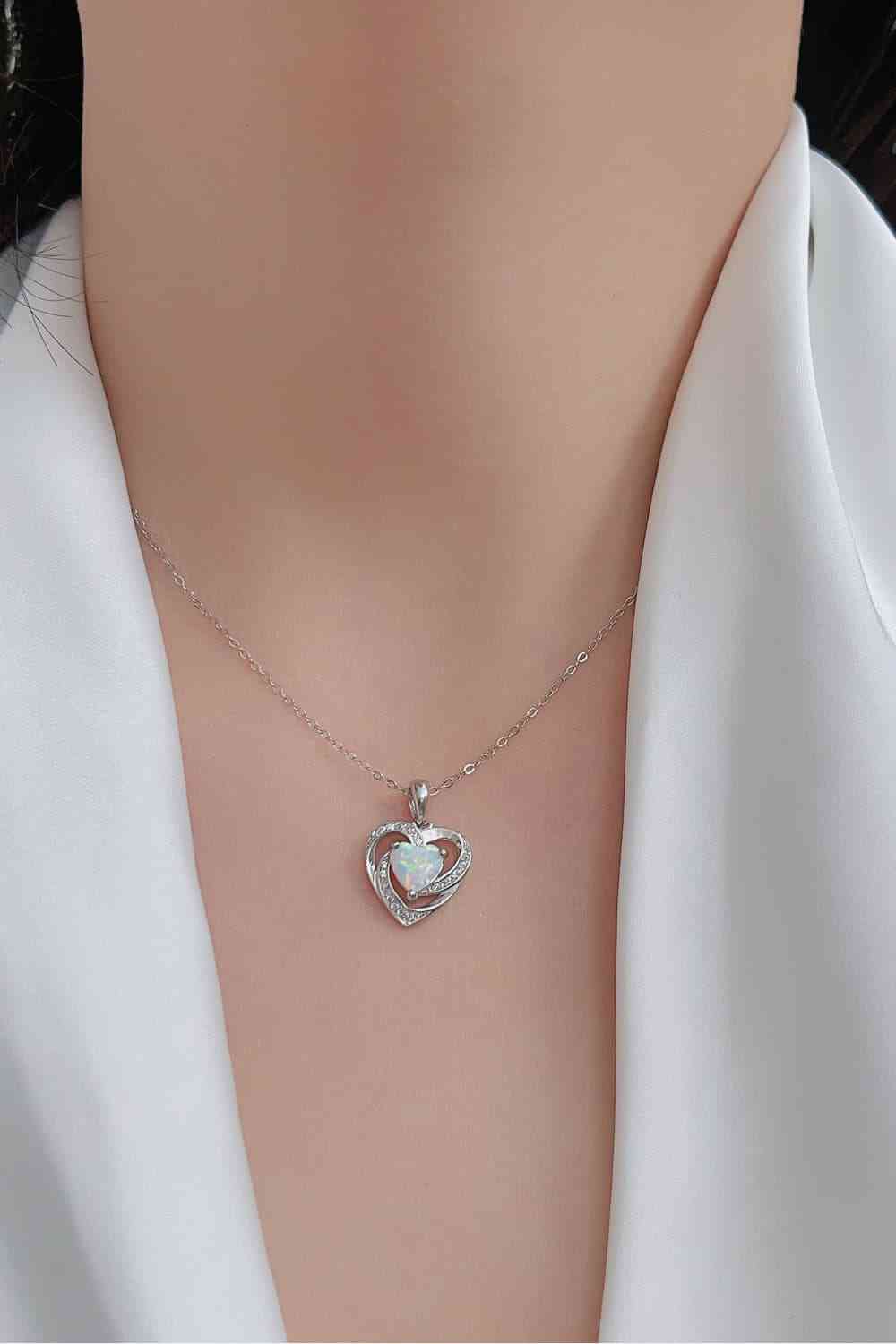 Collier pendentif coeur opale