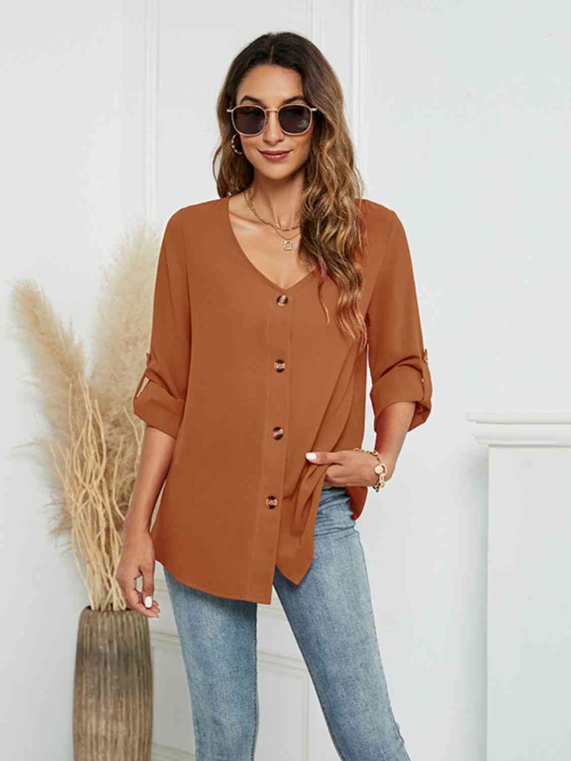 Blusa abotonada con cuello en V y manga larga Roll-Tap