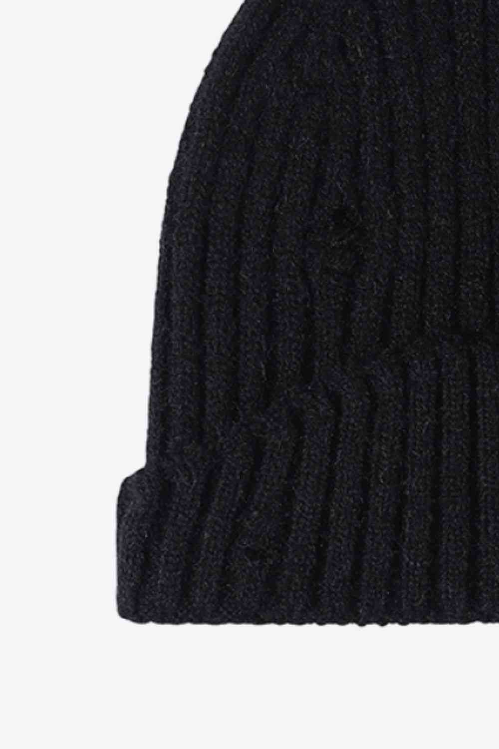 Gorro de punto de canalé desgastado