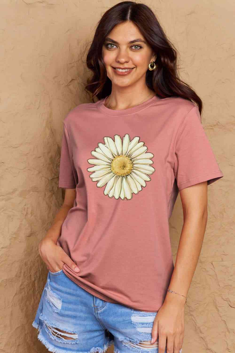 Camiseta de algodón con gráfico FLOWER de tamaño completo de Simply Love