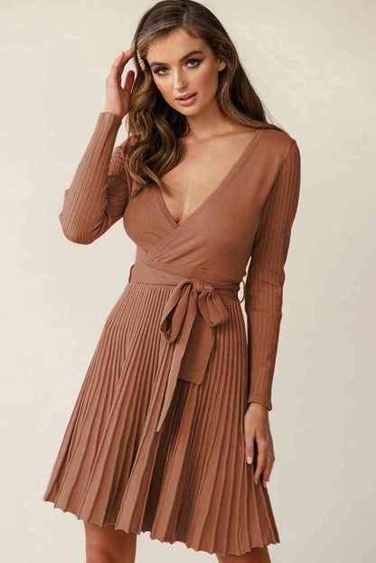 Robe plissée à surplis et à nouer à la taille