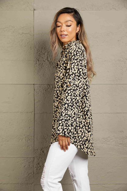 Camisa con mangas enrolladas y estampado de leopardo de Double Take