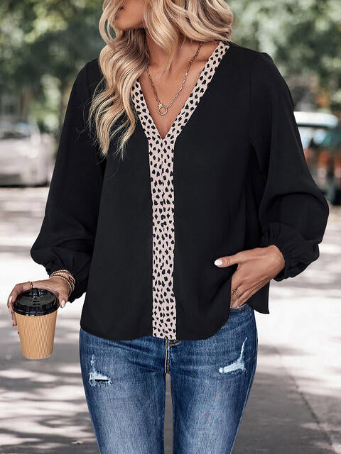 Blusa de manga larga con cuello en V en contraste