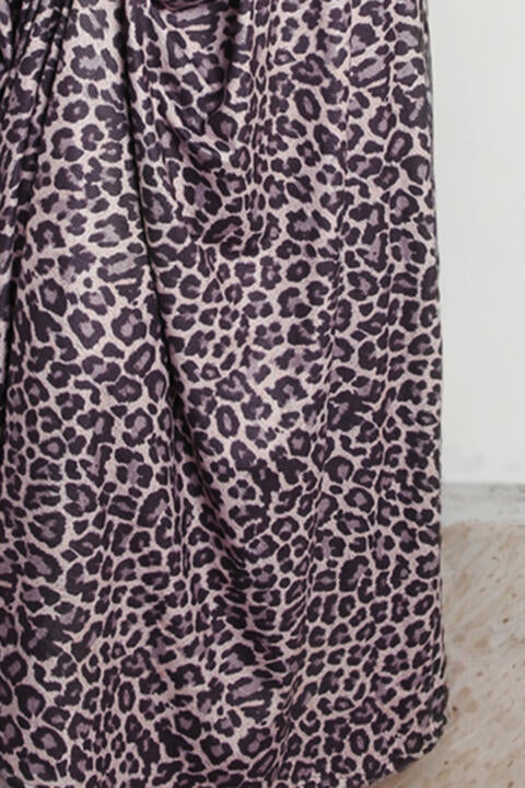 Vestido largo de leopardo con cuello redondo