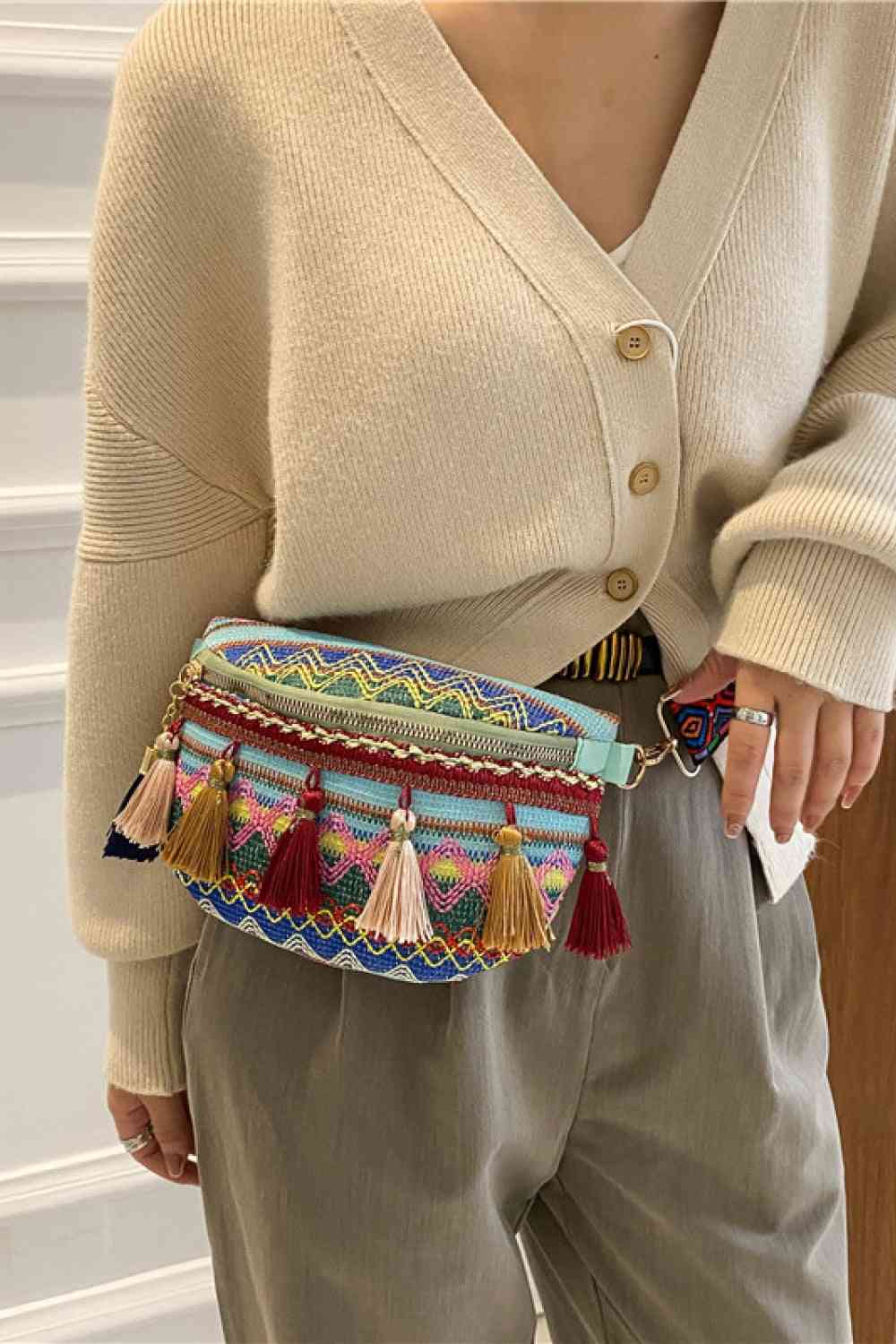 Bolso bandolera bohemio con borlas