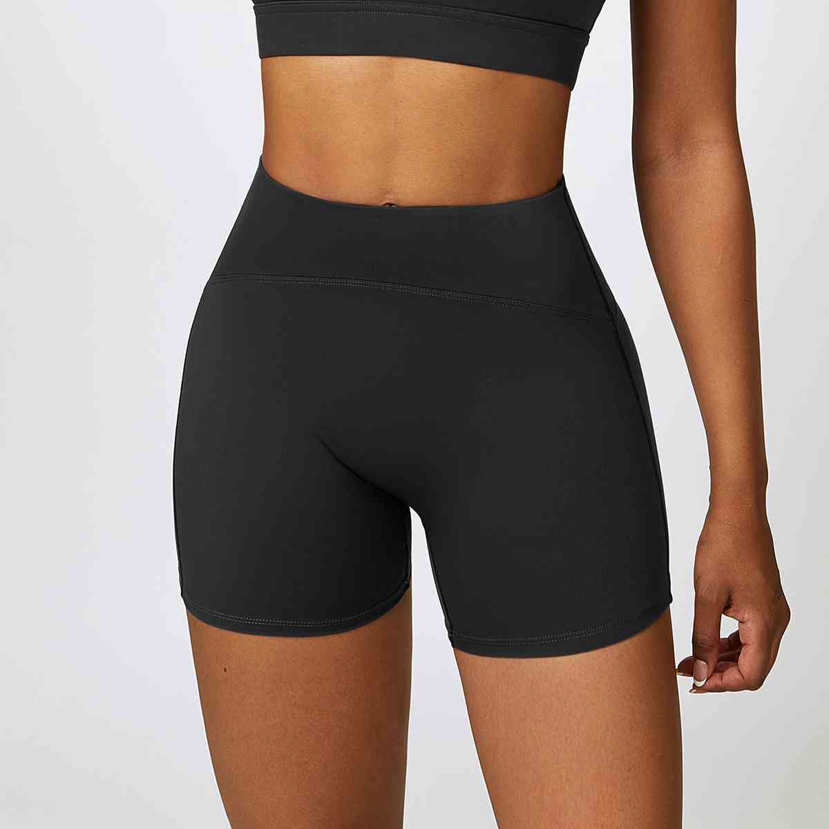 Short de sport coupe slim à large ceinture