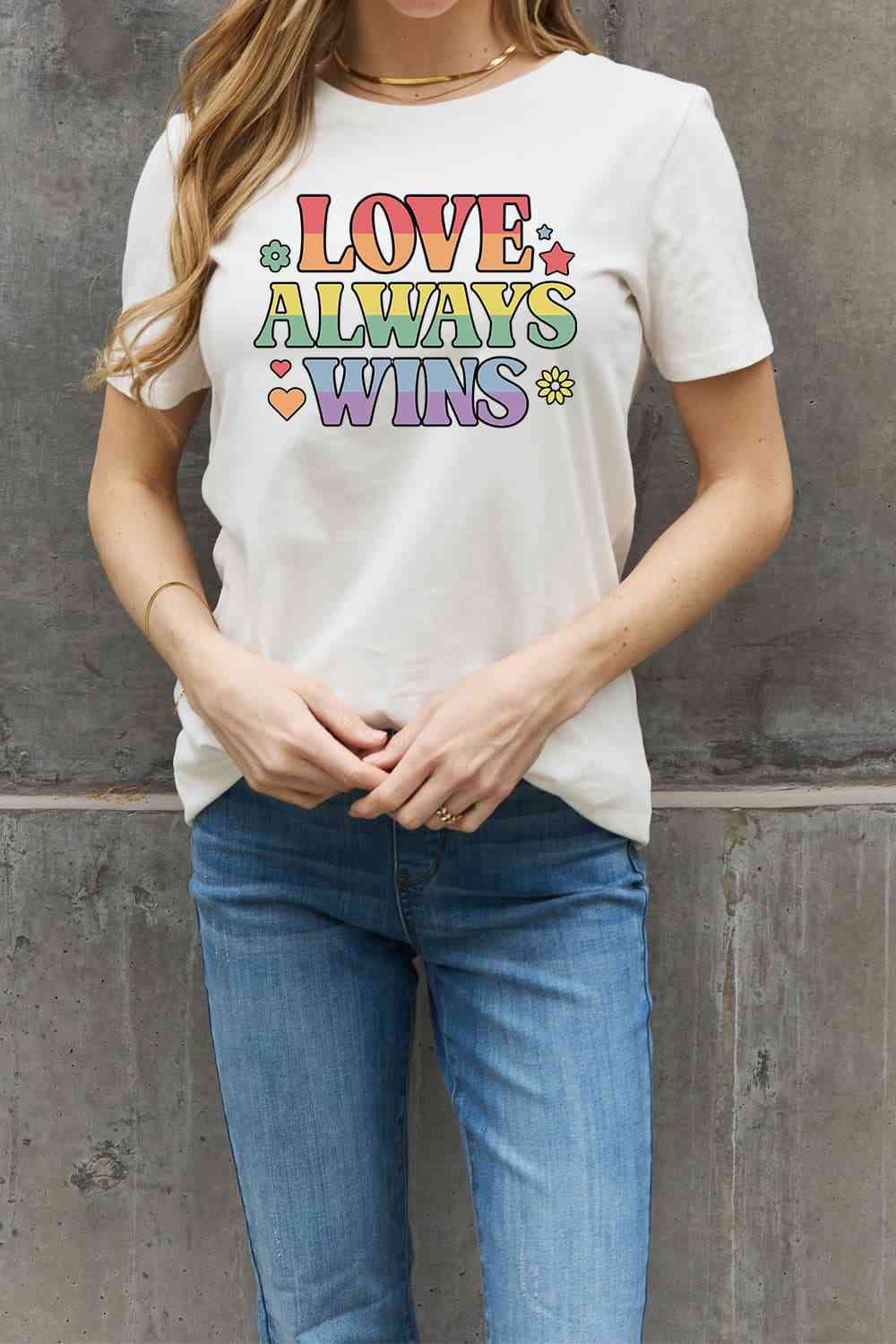 Camiseta de algodón con estampado LOVE ALWAYS WINS de tamaño completo de Simply Love