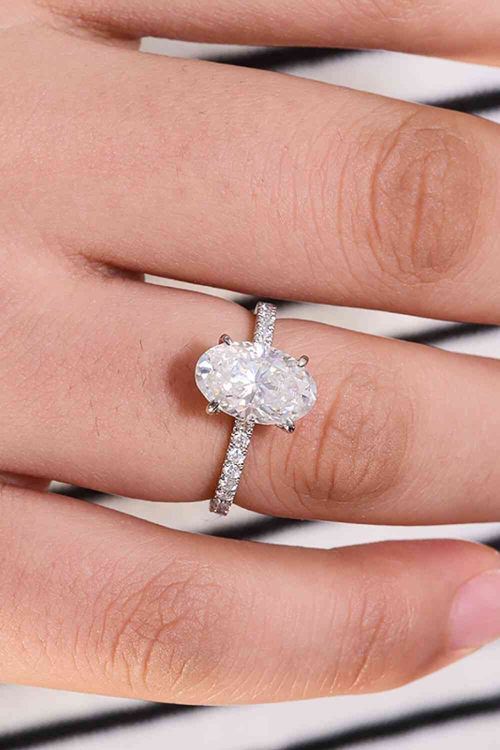 Bague à 4 griffes en moissanite en or blanc 14 carats 2,5 carats