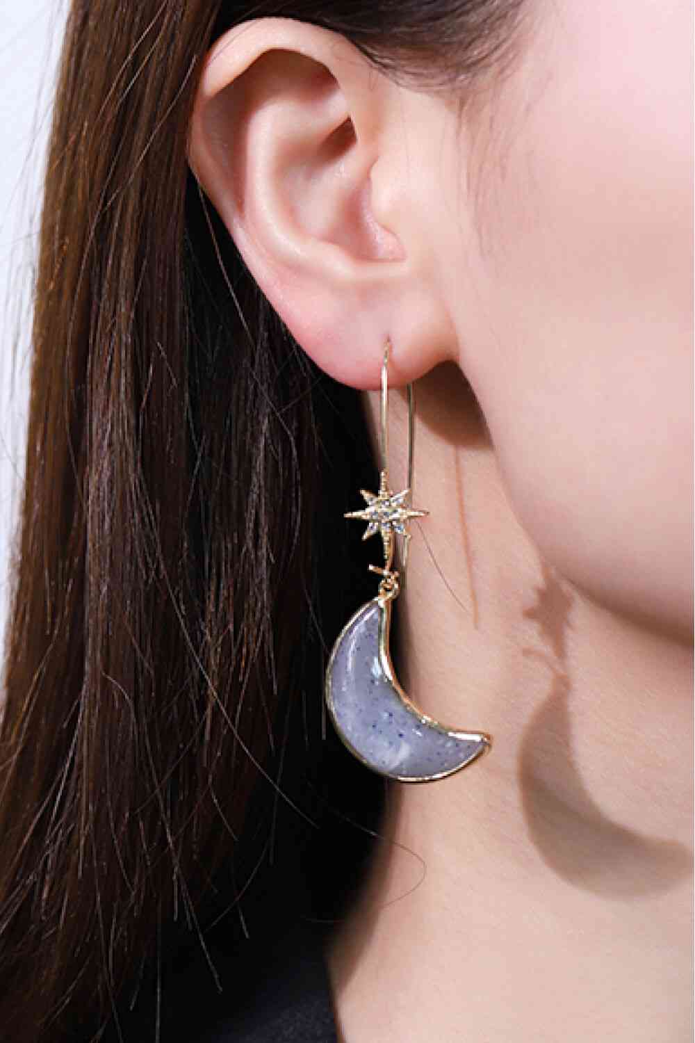 Boucles d'oreilles pendantes lune en résine