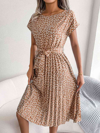 Vestido con cinturón y plisado con estampado floral