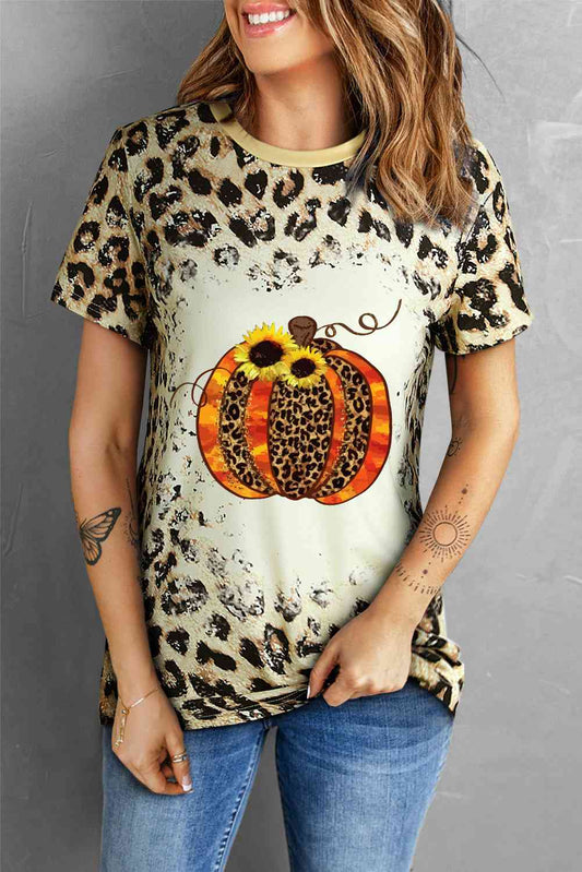 Camiseta con cuello redondo y estampado de calabaza y leopardo