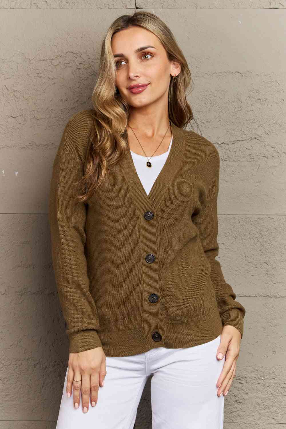 Zenana Kiss Me Tonight Cardigan boutonné pleine taille en olive