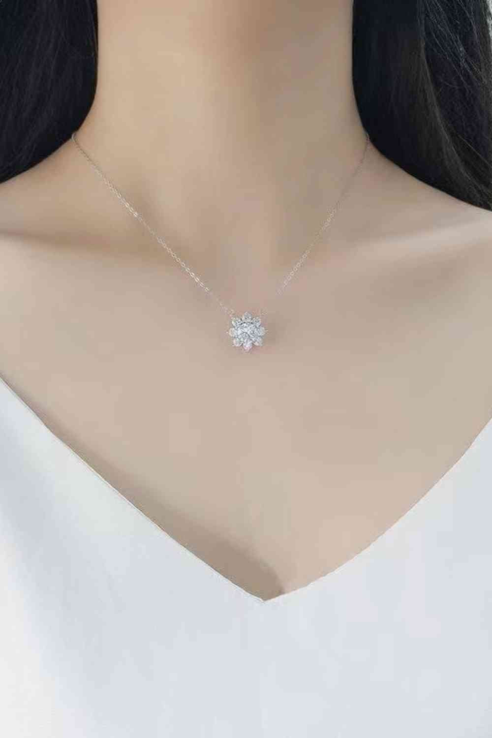 Collier pendentif floral moissanite 1 carat