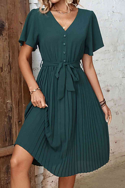 Robe plissée boutonnée à col en V et manches flottantes