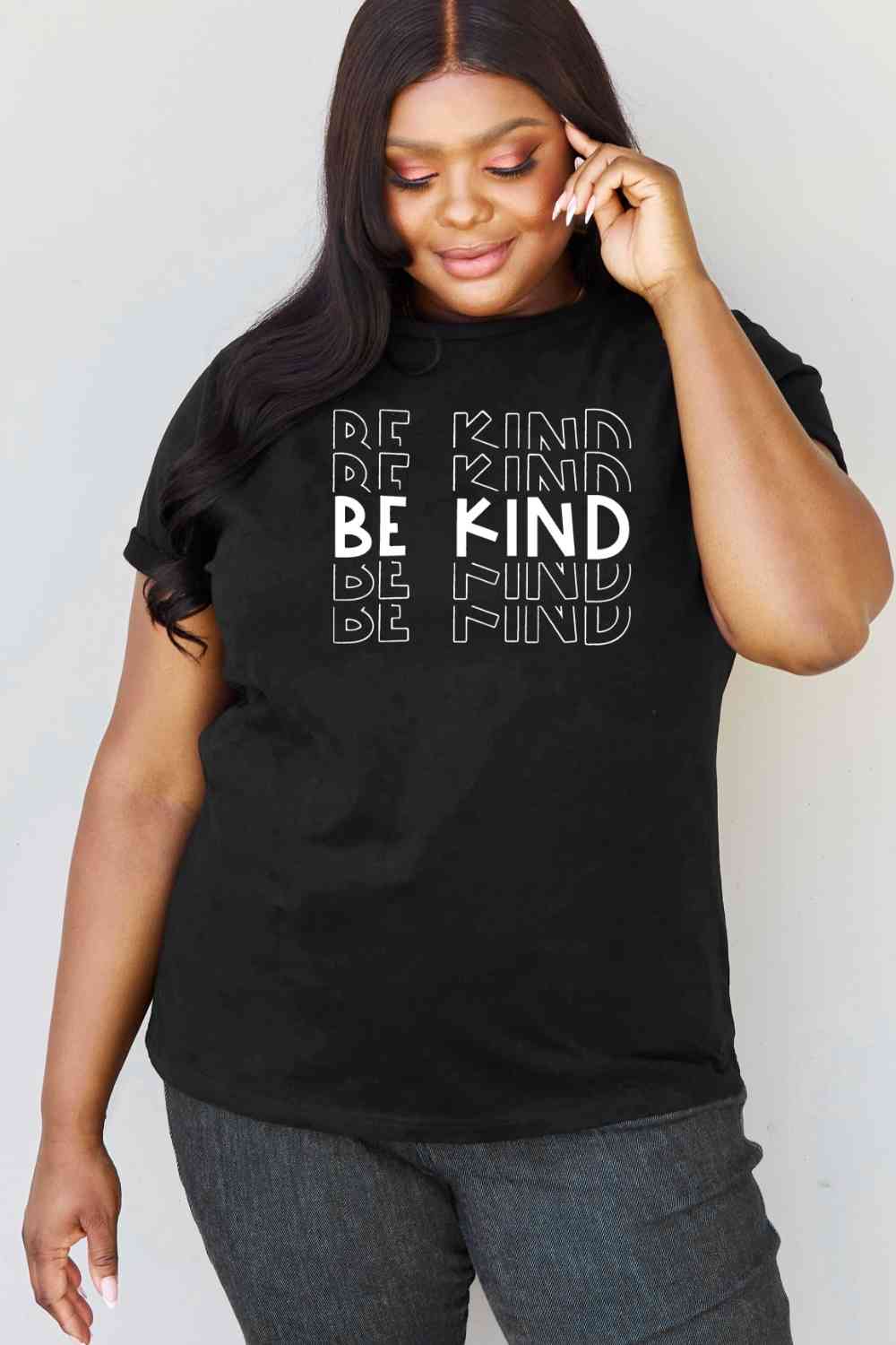 Camiseta gráfica BE KIND de tamaño completo de Simply Love