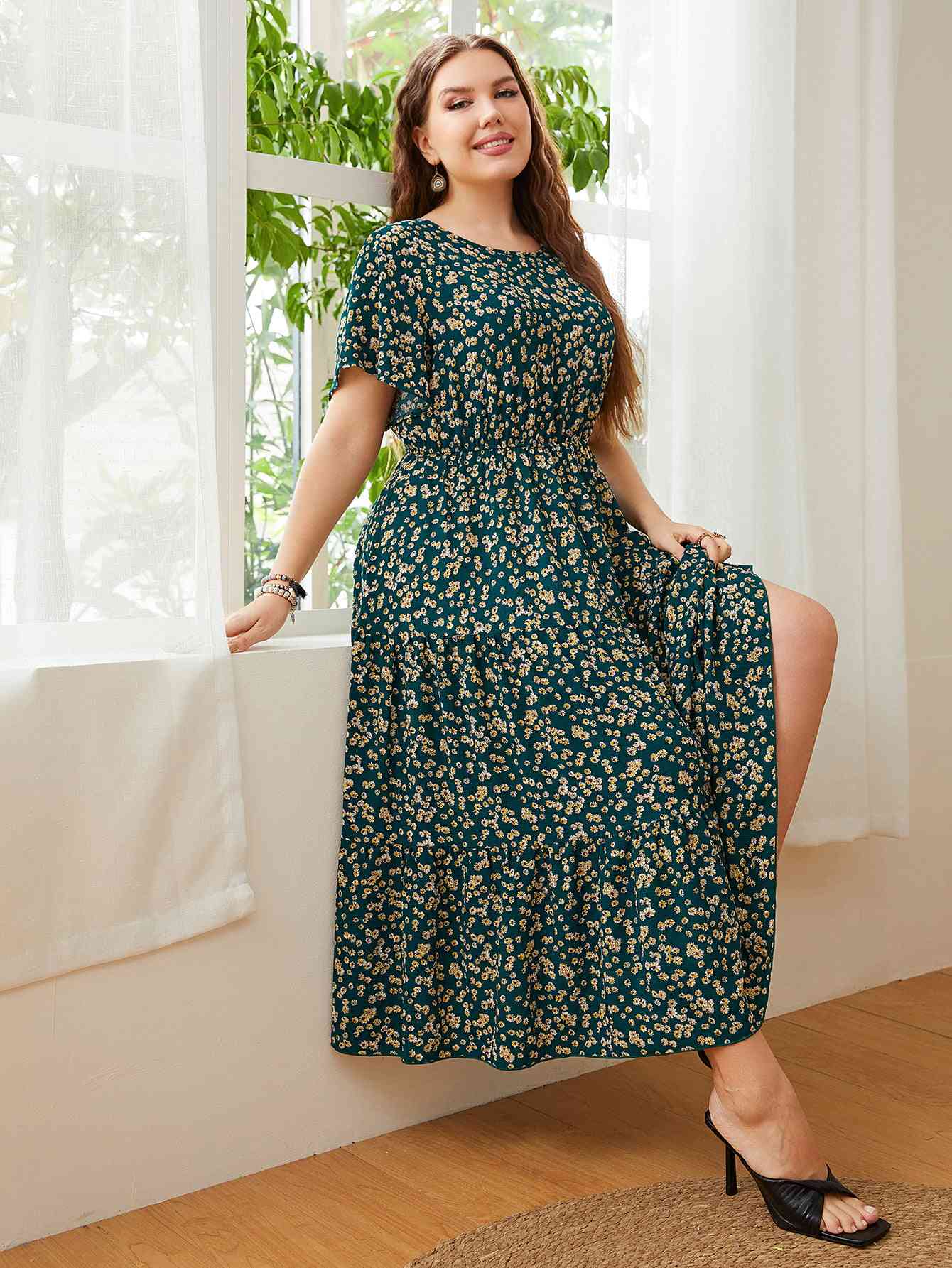 Robe Midi Florale à Col Rond et Manches Courtes de Grande Taille