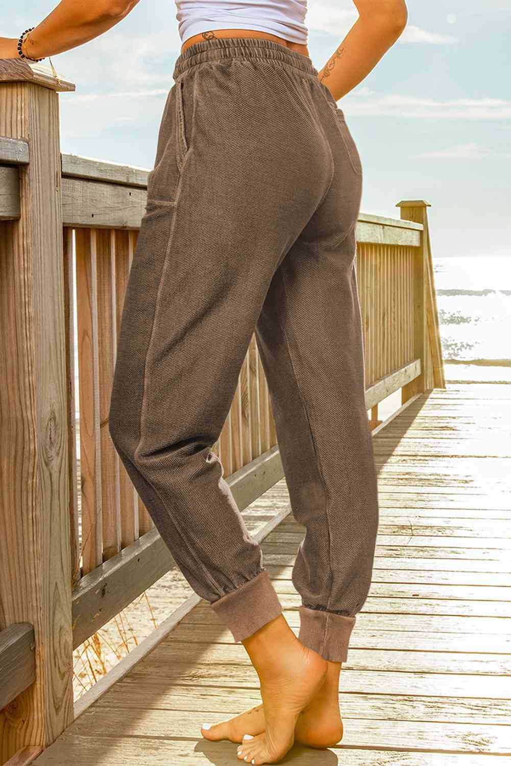 Pantalon de jogging avec poche à taille élastique et cordon de serrage