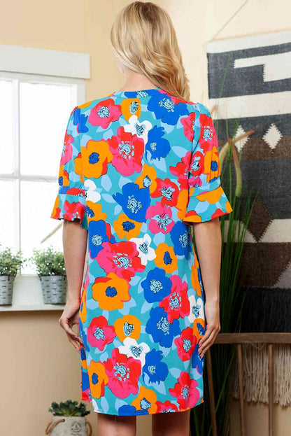 Robe florale à manches mi-longues et col cranté